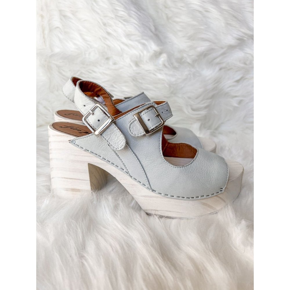 NEW Free People Belem's Clogs in White - Picture 6 of 8